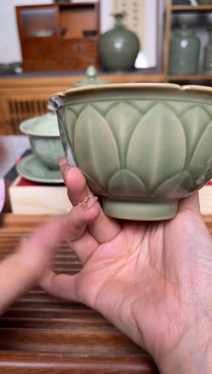 【闪购商品】其他橄榄绿宫廷小海瓯  剔花莲瓣