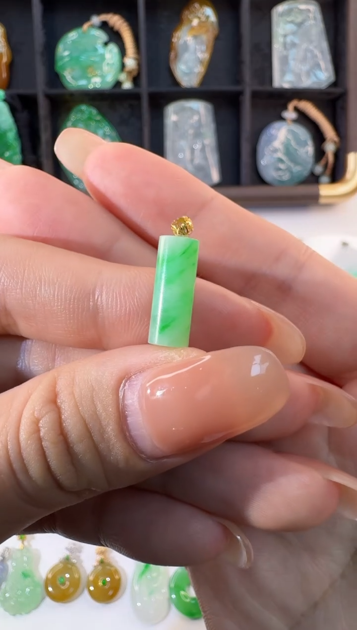 颈饰18K金镶嵌翡翠缅甸A货翡翠