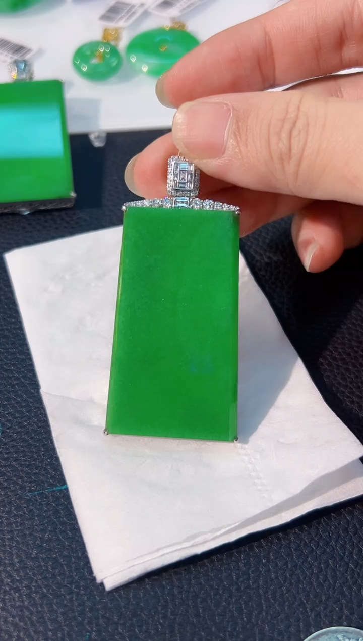 颈饰18K金镶嵌翡翠玉*仙 缅料A货/支持复检/一件