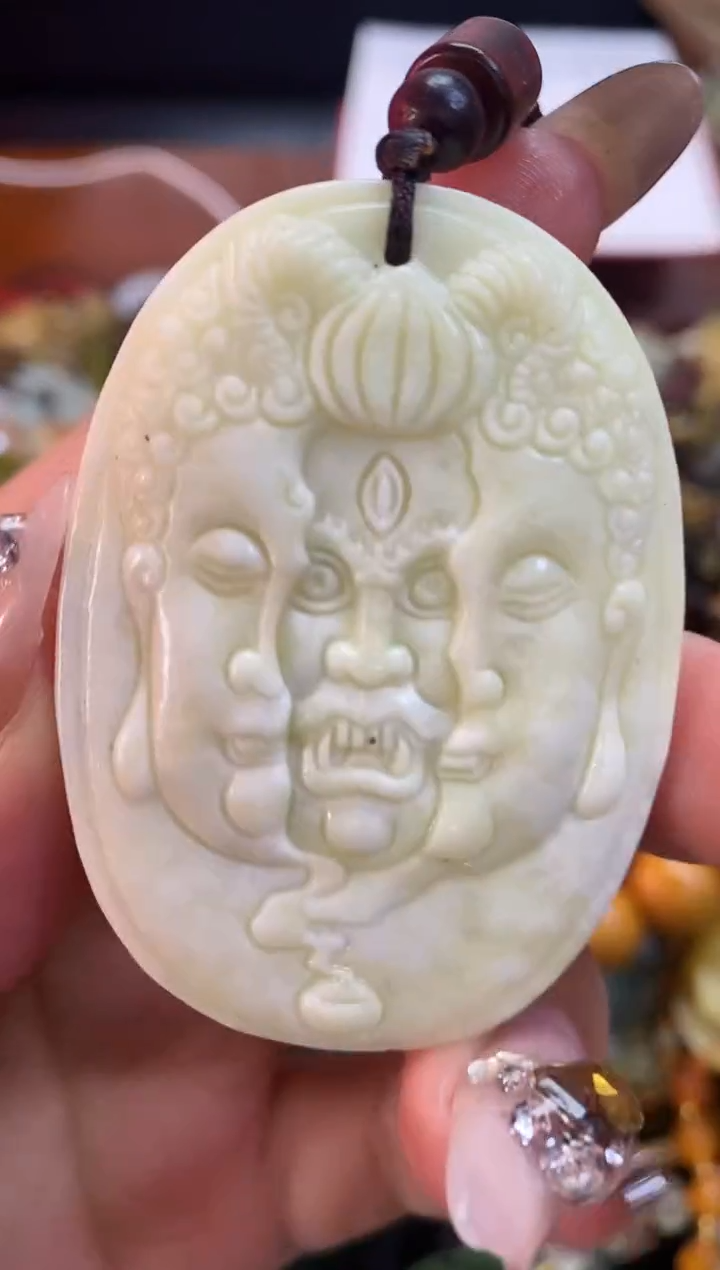 未镶嵌蛇纹石玉吊坠     