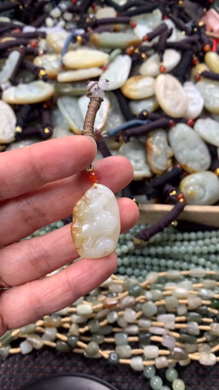 【闪购商品】和田玉颈饰未镶嵌多样性发货没有证书拍一发一有瑕