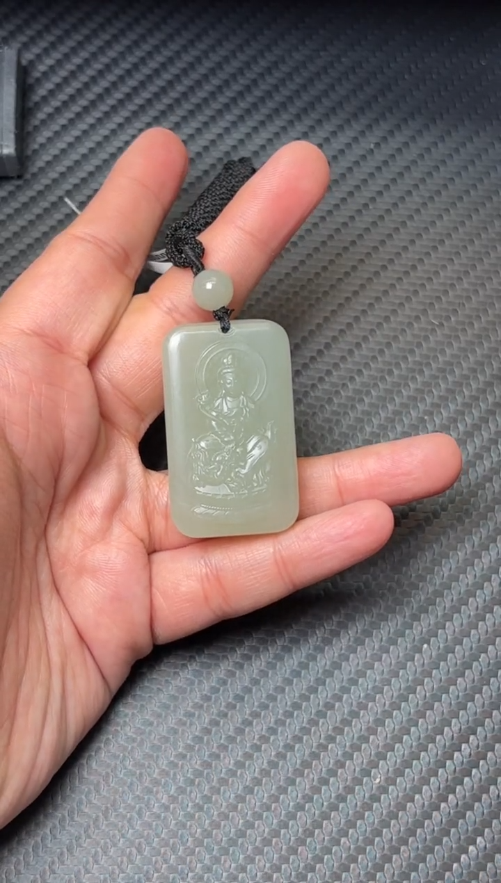 吊坠(赠链)未镶嵌和田玉且末近矿微色差吊坠S