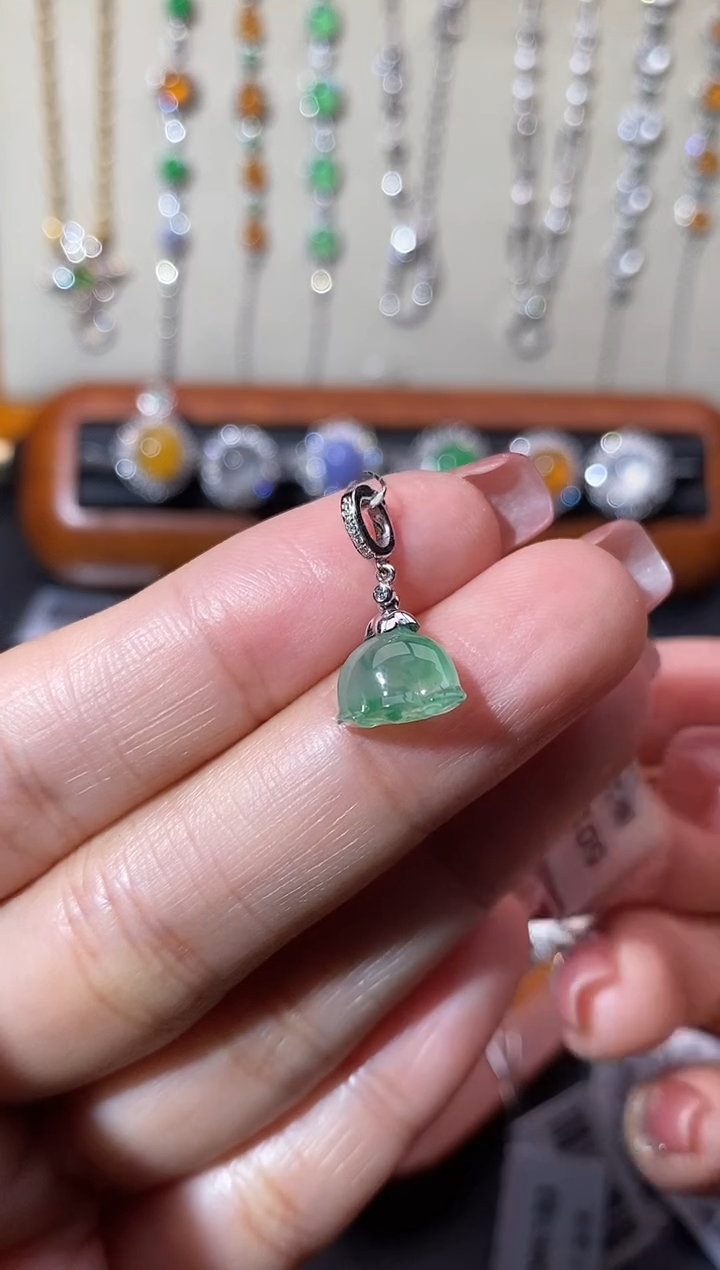 【闪购商品】翡翠颈饰18K金镶嵌吊坠