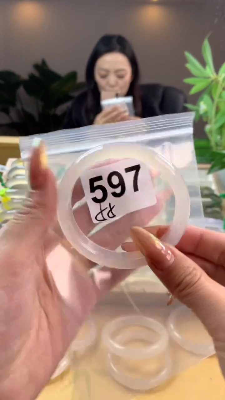 【闪购商品】玛瑙/玉髓手镯未镶嵌597