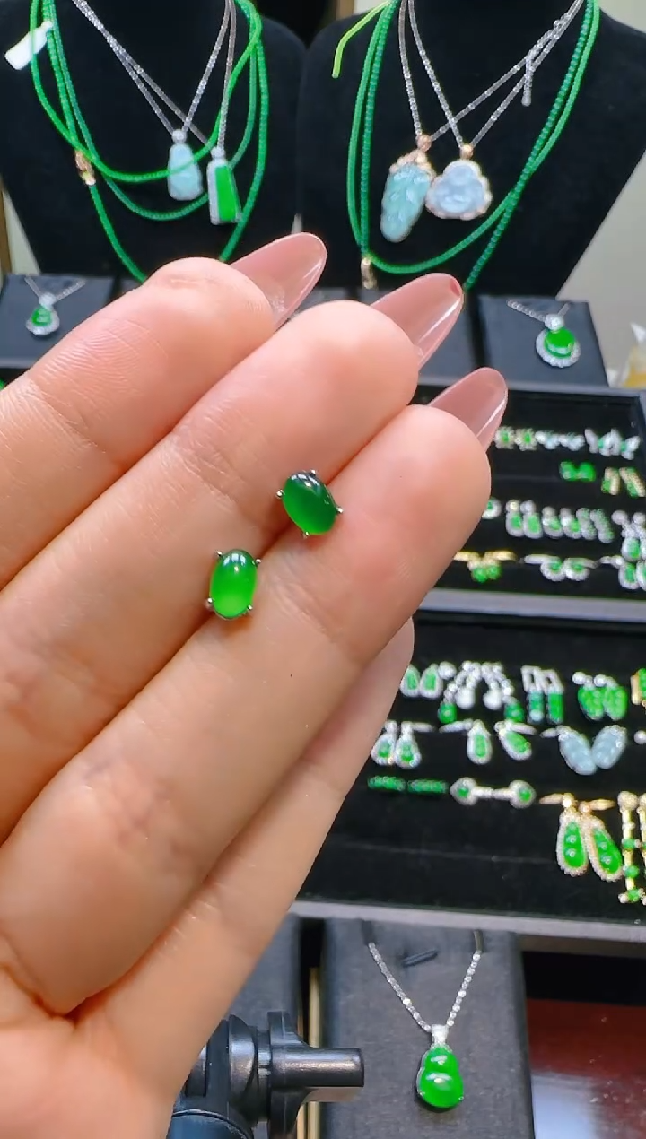 颈饰银S925镶嵌翡翠蛋面耳钉