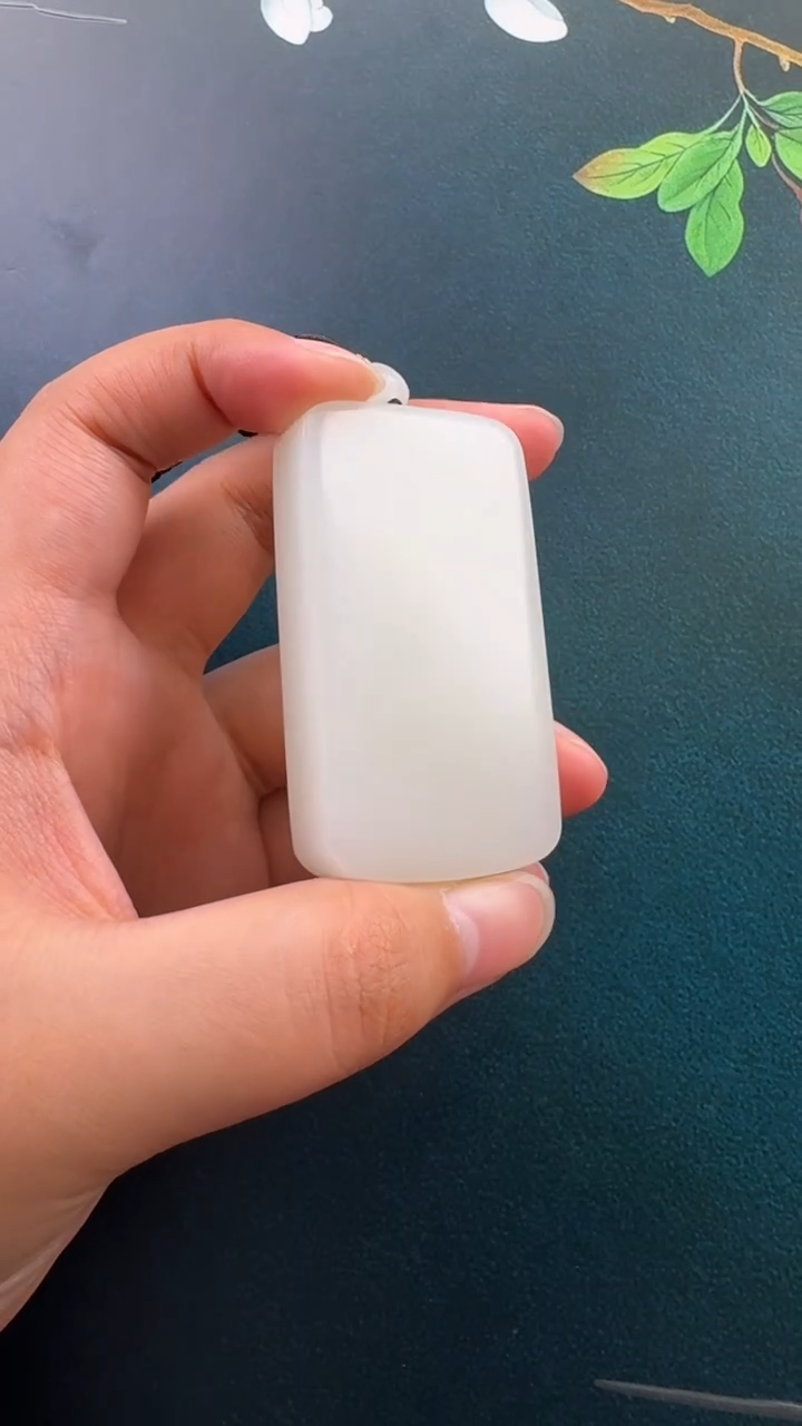 颈饰未镶嵌和田玉吊坠