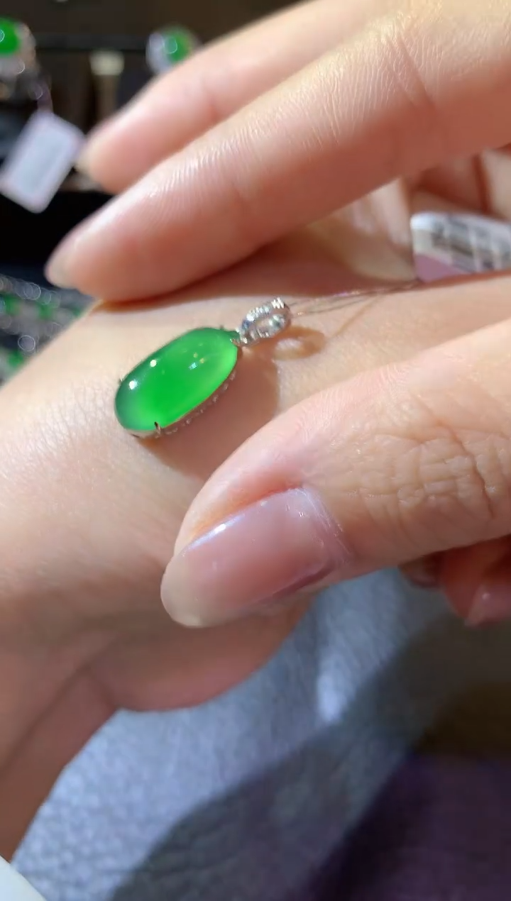 【闪购商品】翡翠吊坠(不含链)18K金镶嵌C7多样性发货一件