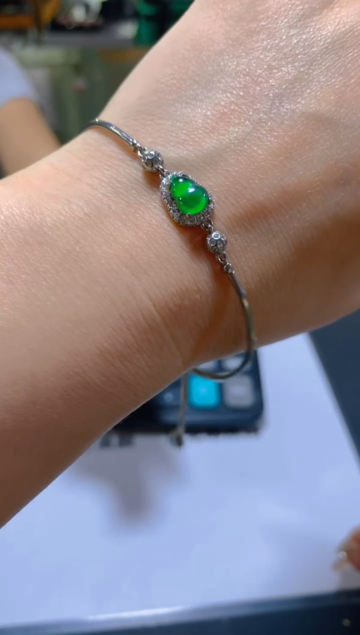 未镶嵌手链翡翠多样性发一