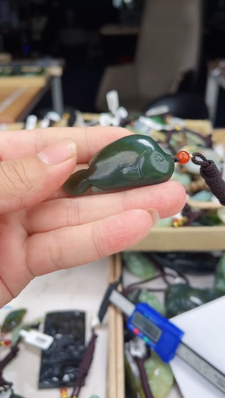 颈饰未镶嵌和田玉1