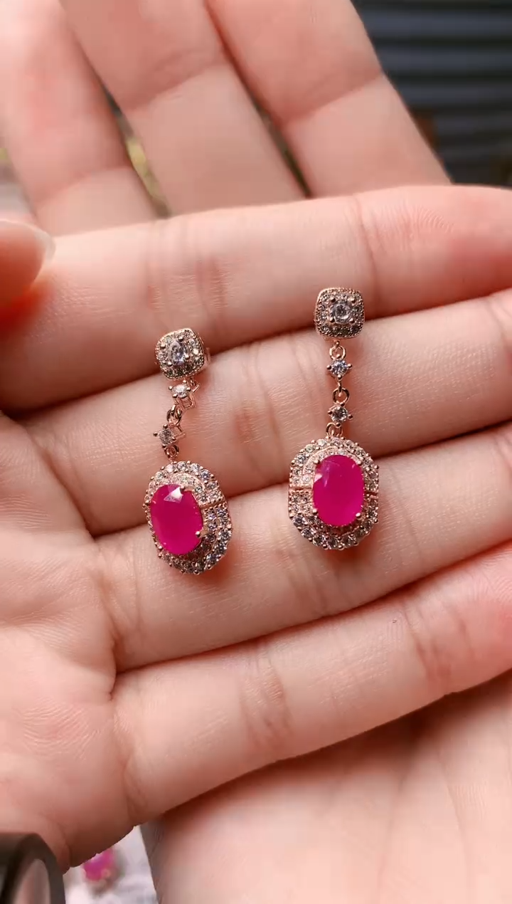 【闪购商品】红宝石耳饰银S925镶嵌........