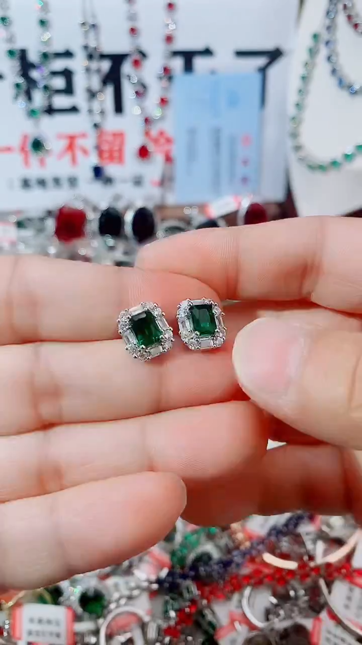 未镶嵌耳饰祖母绿  