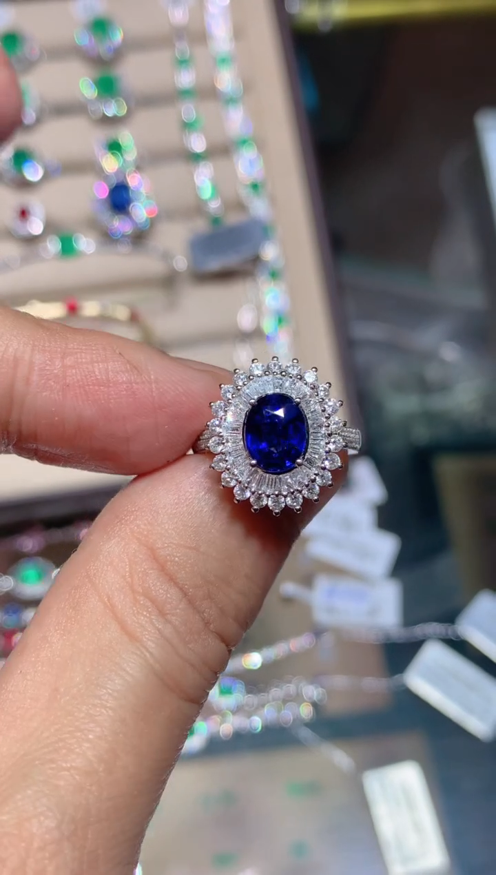 【闪购商品】蓝宝石戒指18K金镶嵌1.5CT