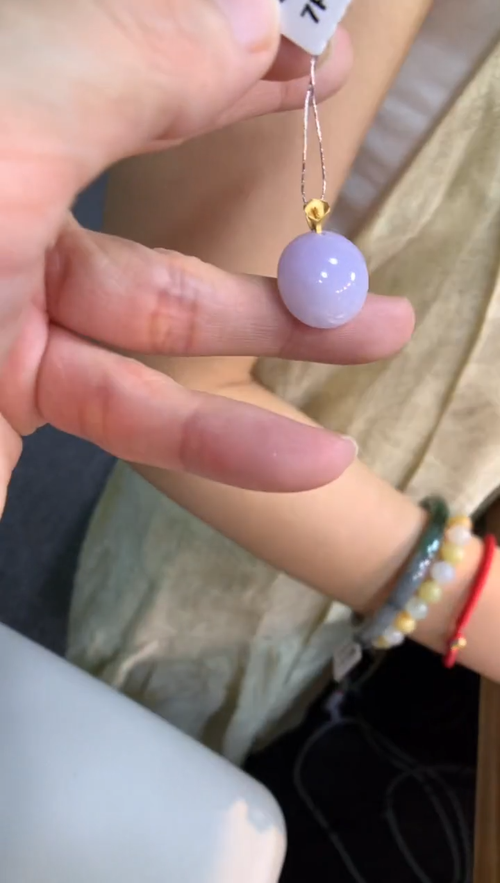 翡翠18K金镶嵌颈饰蛋面