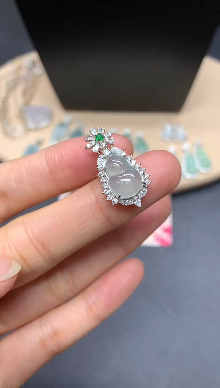 【闪购商品】翡翠吊坠(不含链)银S925镶嵌葫芦【多样性发其一】