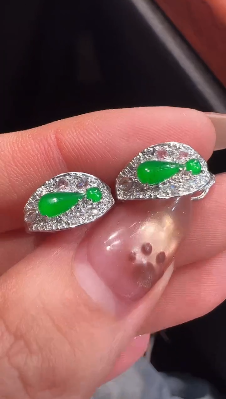 18K金镶嵌翡翠耳饰耳饰