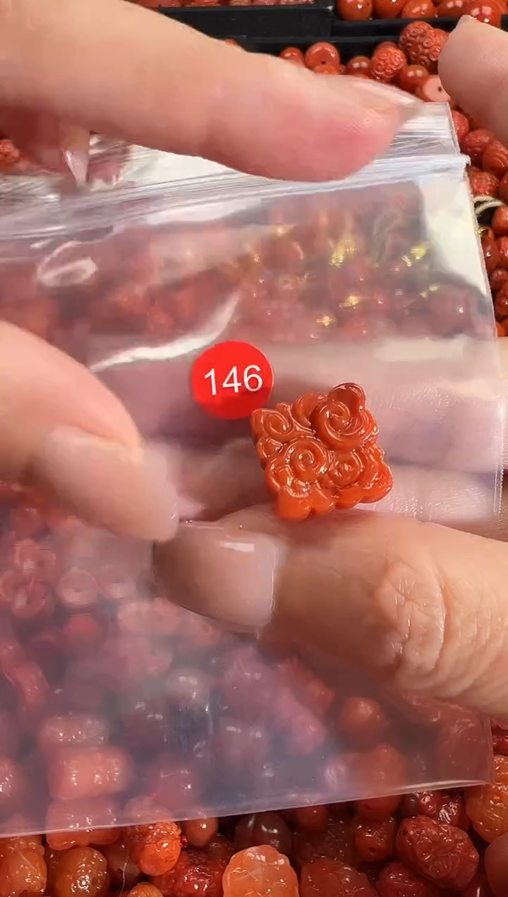 颈饰未镶嵌南红玛瑙1