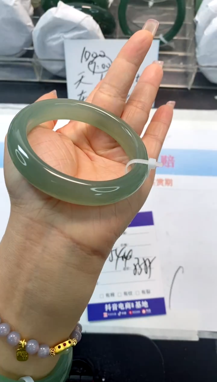 未镶嵌手镯石英质玉36-54.4