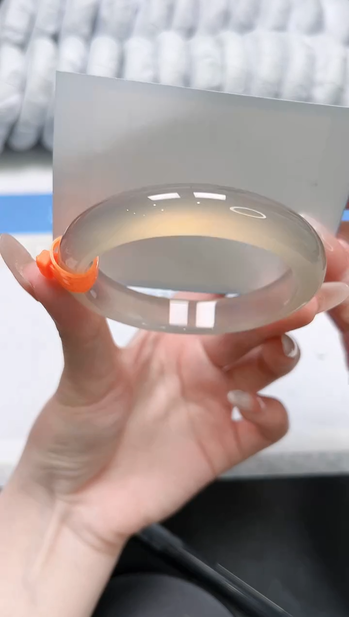 【闪购商品】石英质玉未镶嵌手镯229-58.2香槟