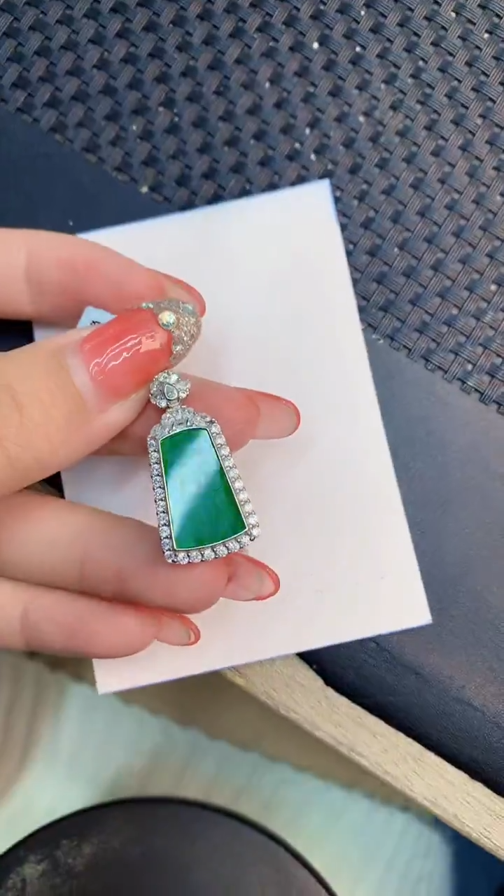 颈饰未镶嵌翡翠1