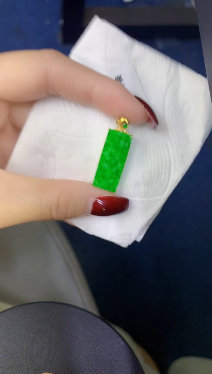 颈饰18K金镶嵌翡翠缅甸天然翡翠A货