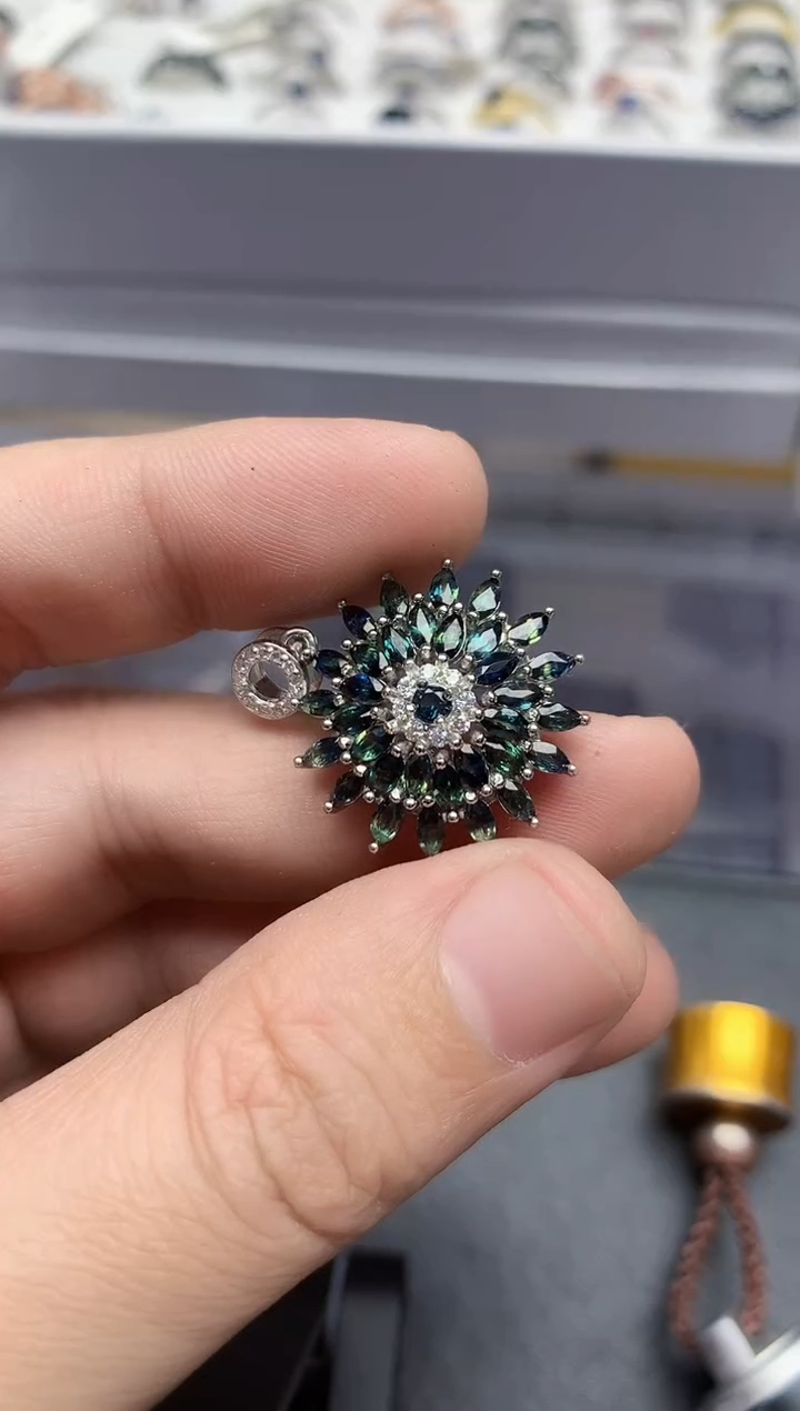 【闪购商品】蓝宝石颈饰银S925镶嵌.........