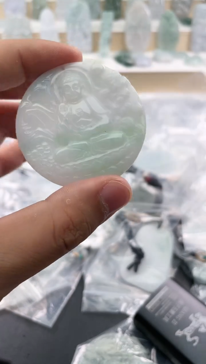 翡翠未镶嵌颈饰..../5/25/ 106