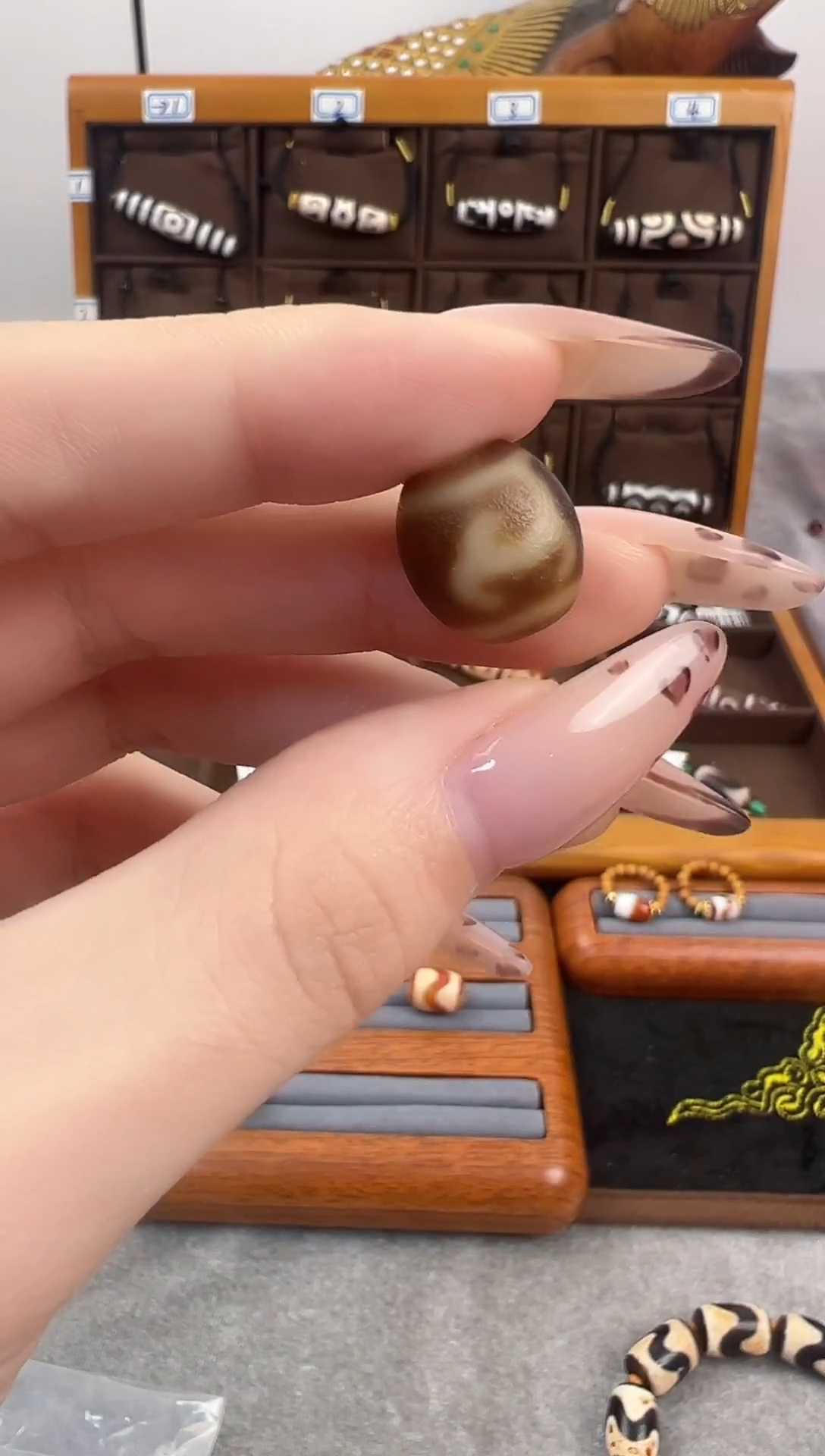 玛瑙/玉髓（覆膜）颈饰未镶嵌76.（微瑕）