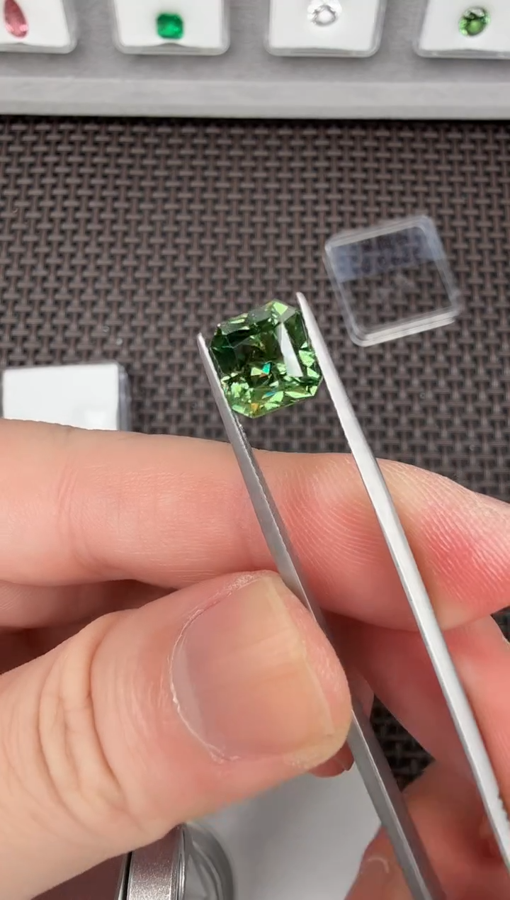 【闪购商品】翠榴石祖未镶嵌6ct-B012191