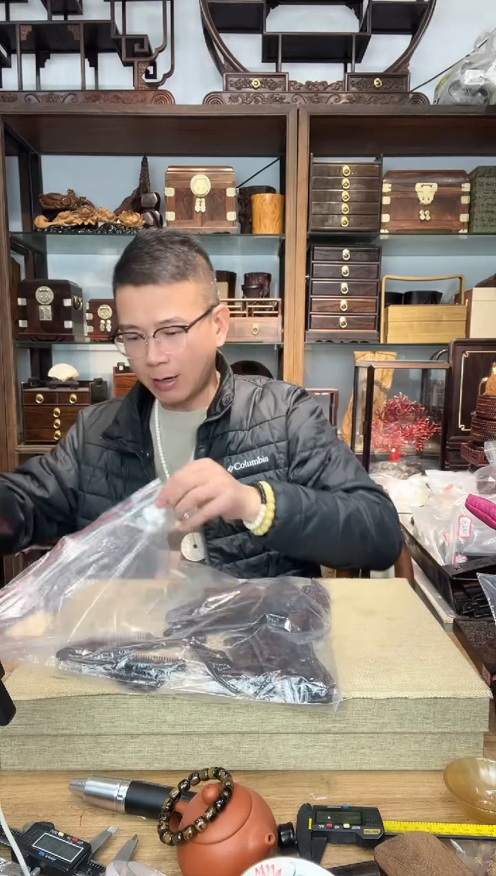 乌木类书架787大红酸枝长柄梳  小号