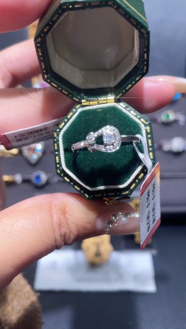 【闪购商品】钻石戒指/指环18K金镶嵌钻石戒指