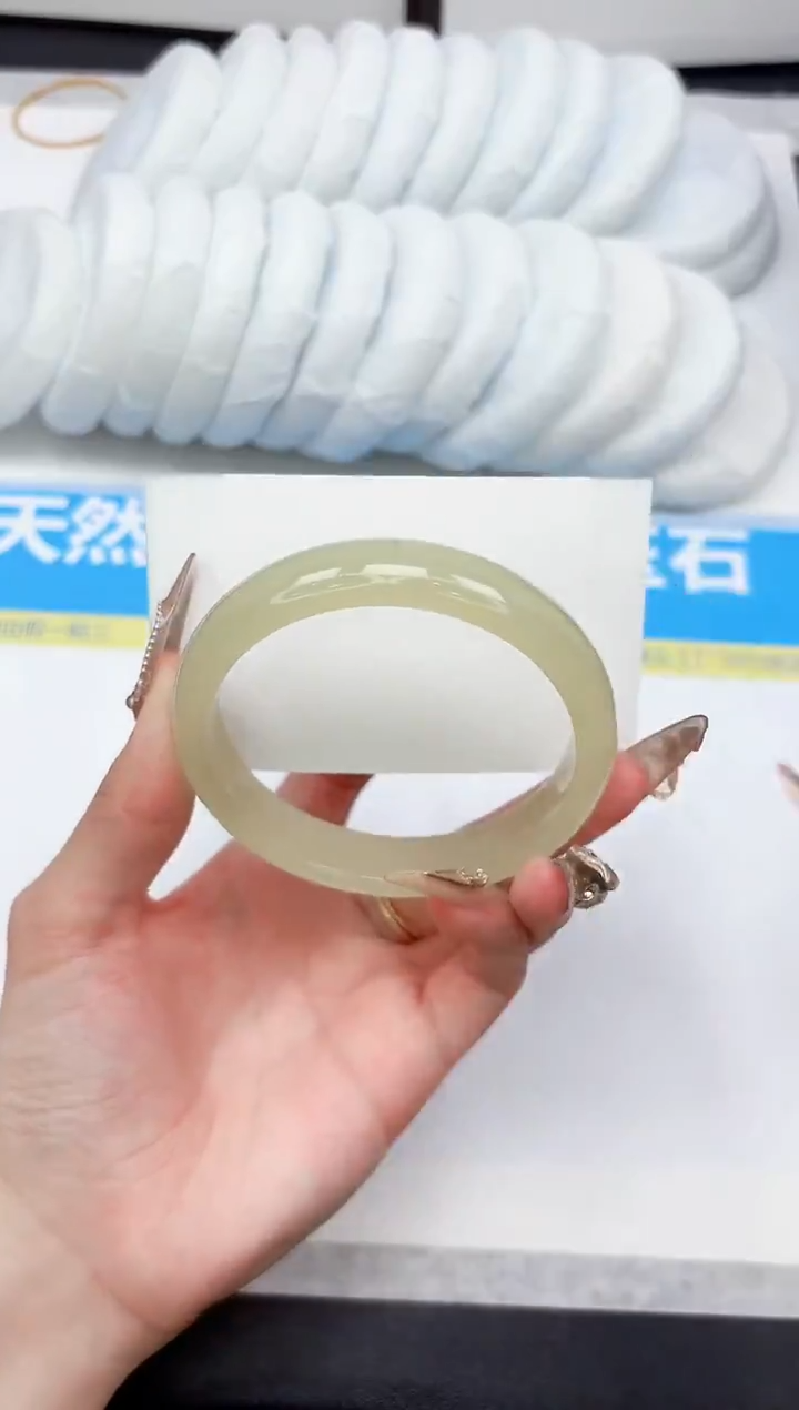 未镶嵌手镯石英质玉45-60.3