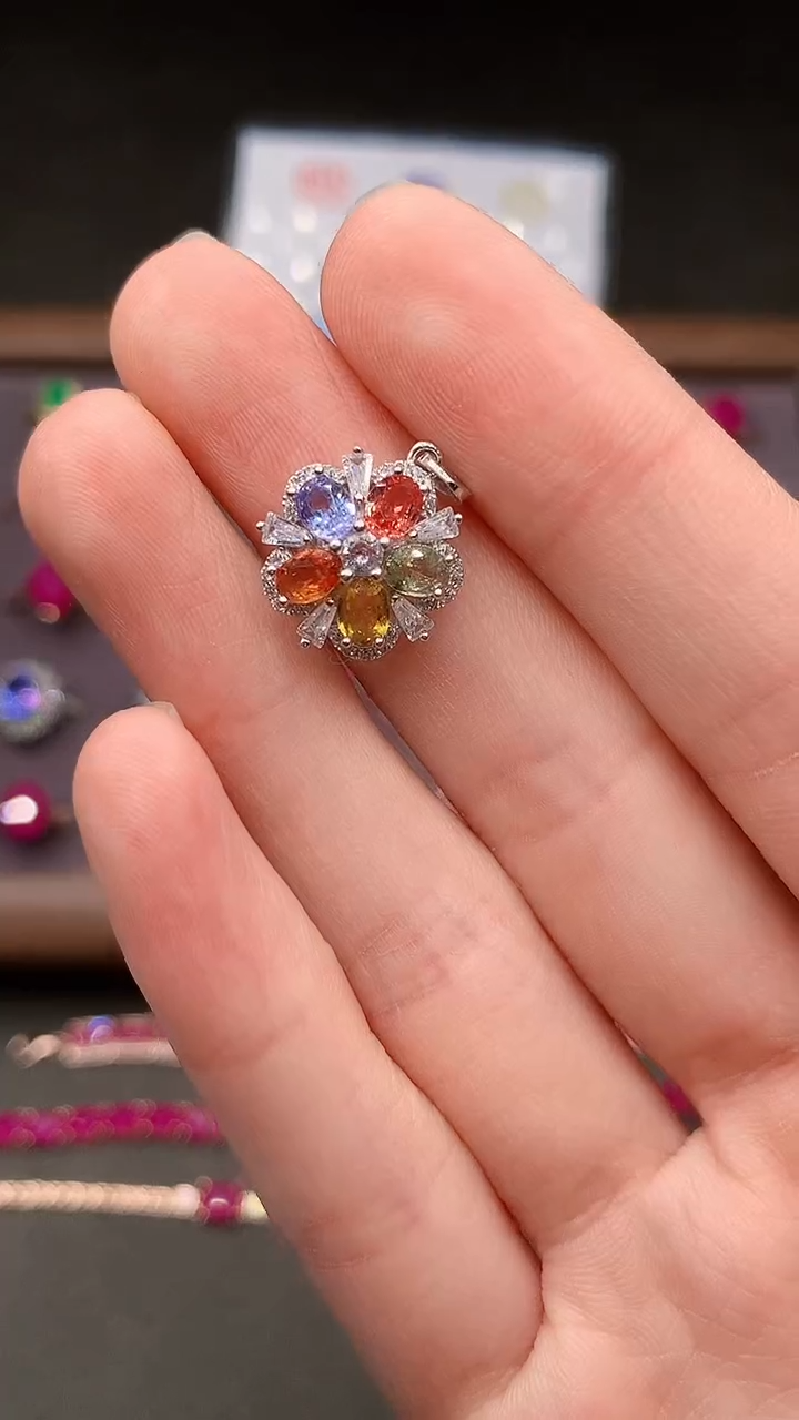 【闪购商品】彩色蓝宝石颈饰银S925镶嵌......