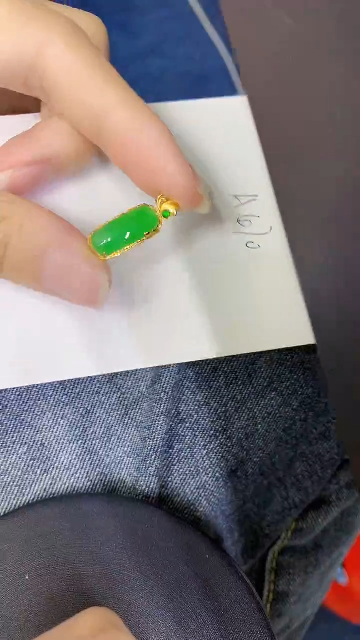 颈饰18K金镶嵌翡翠缅甸天然翡翠A货