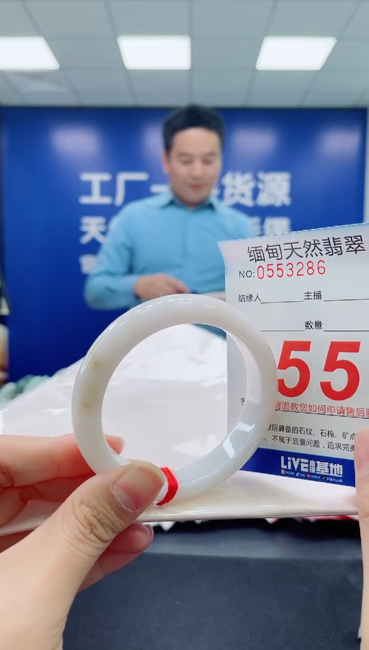 未镶嵌手镯翡翠天然翡翠手镯