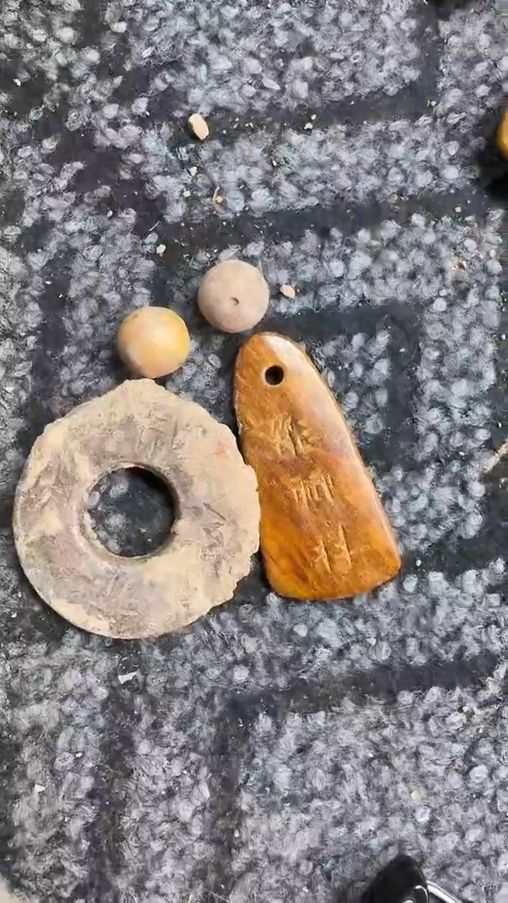 未镶嵌和田玉挂件1