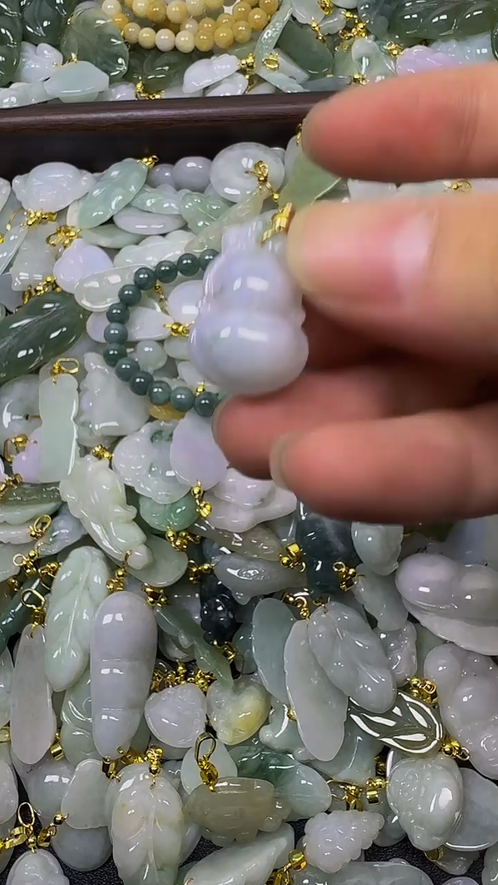 颈饰未镶嵌翡翠颈饰未嵌镶翡翠