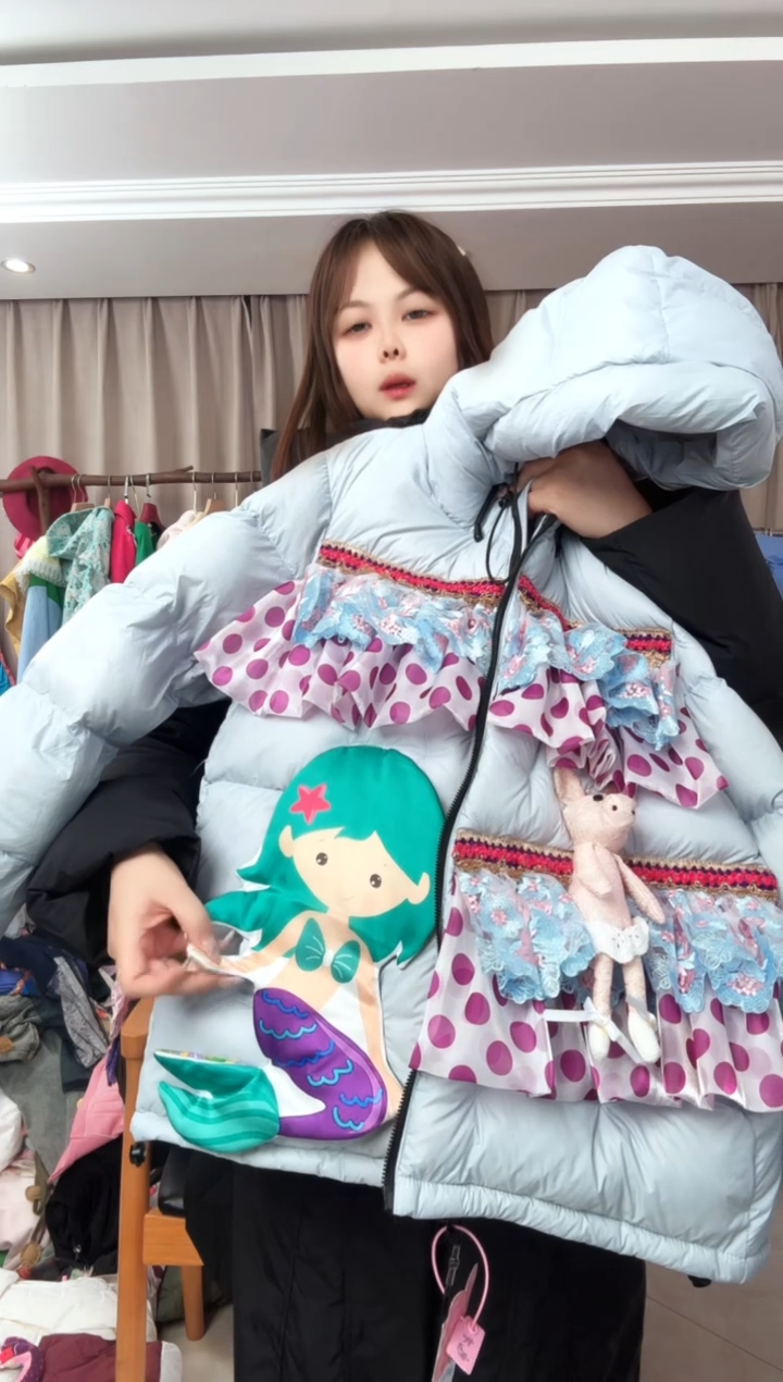 羊羔毛杨**依专属；羽绒服