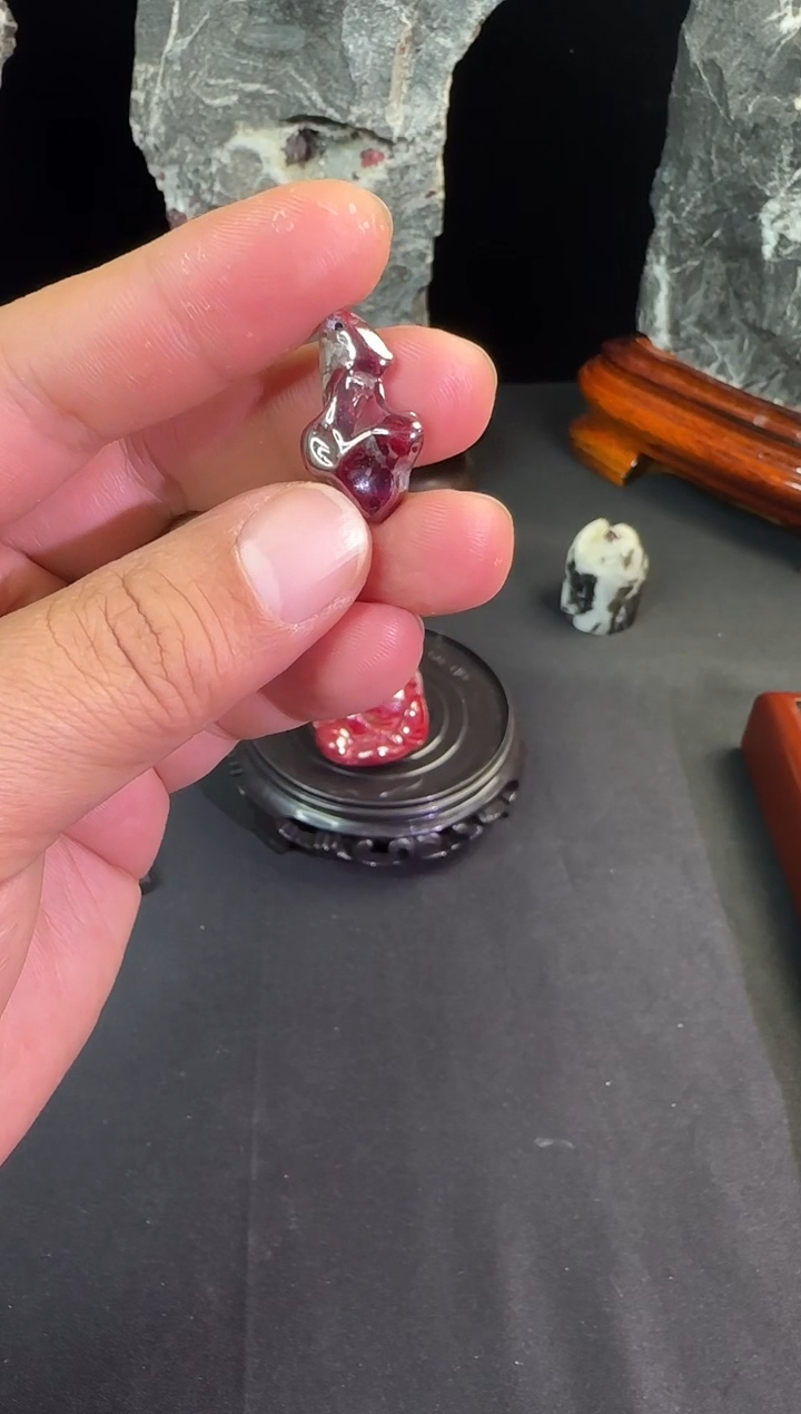 天然辰砂天然朱砂晶体原石吊坠挂件