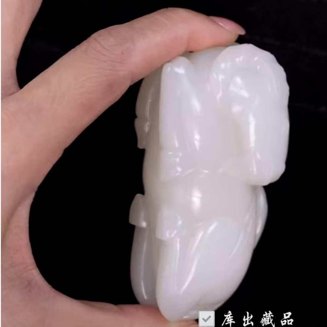 清代和田玉羊把件   