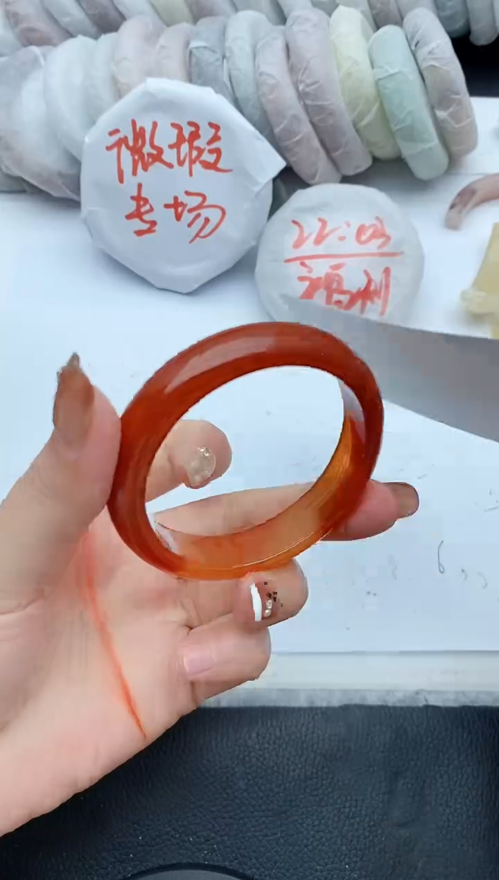 【闪购商品】石英质玉手镯未镶嵌A105+53/54