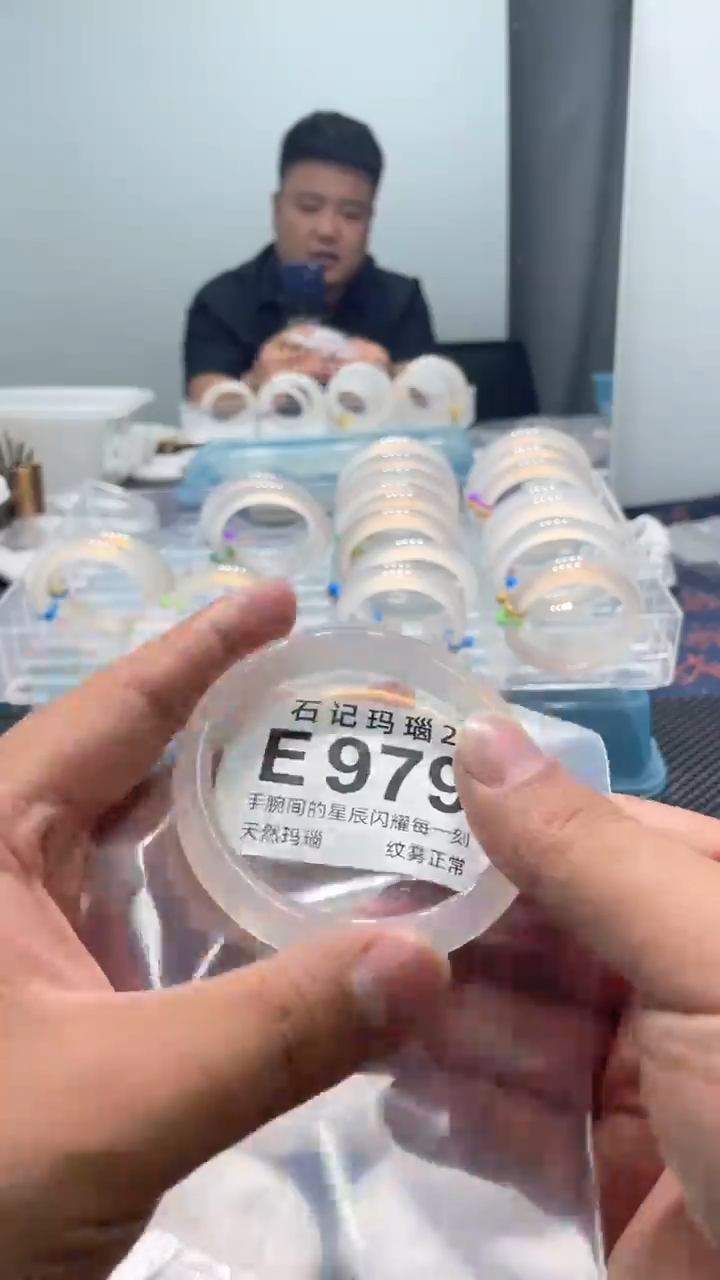 玛瑙/玉髓手镯未镶嵌E979