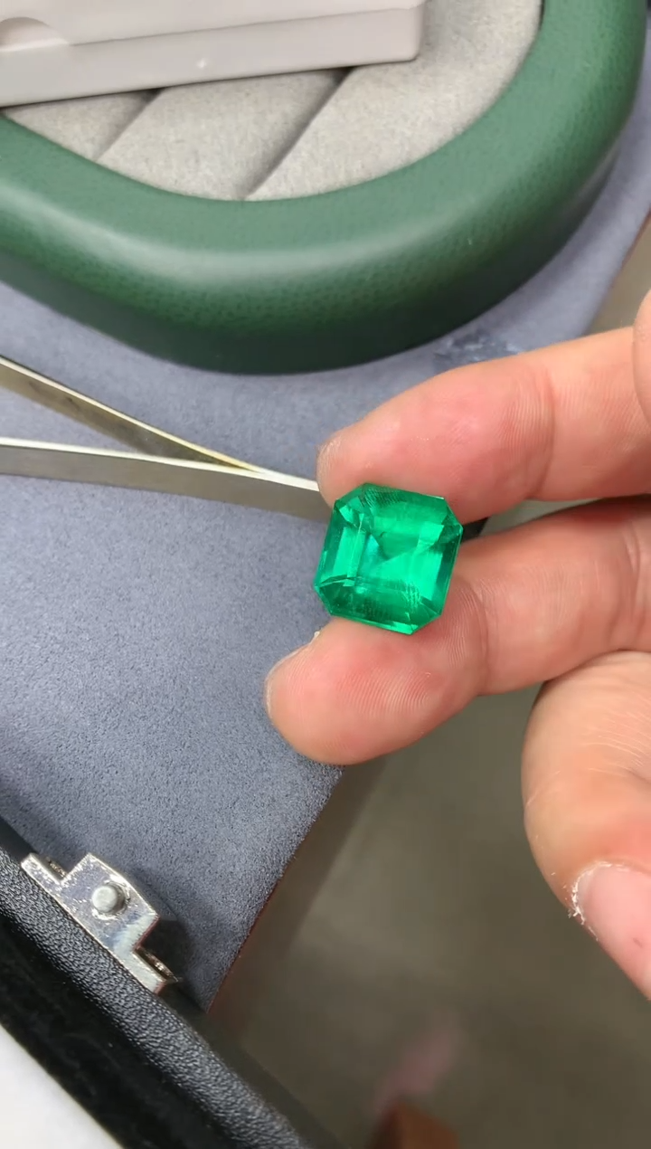 【闪购商品】祖母绿裸石未镶嵌15ct 极微油 沃顿GUILD