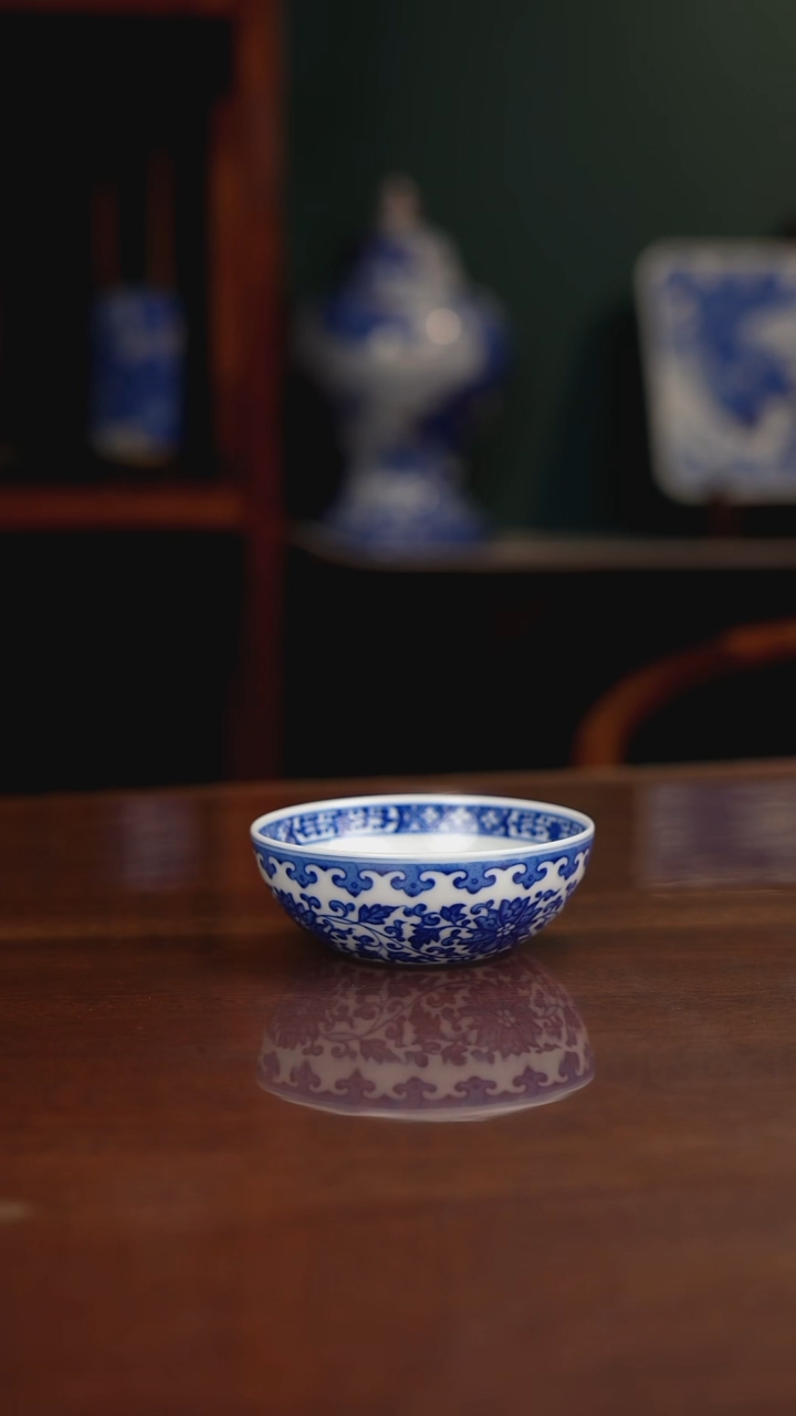 柴窑青花缠枝普洱杯