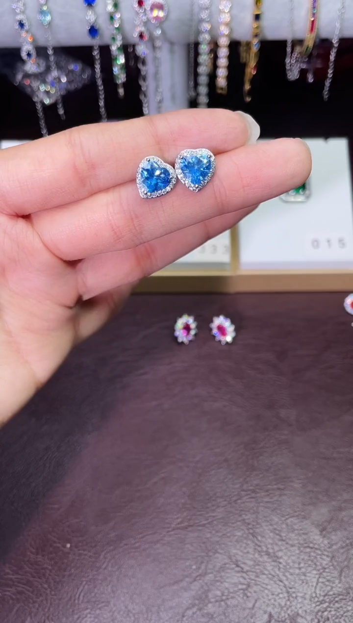 合金合成钻石海蓝耳钉