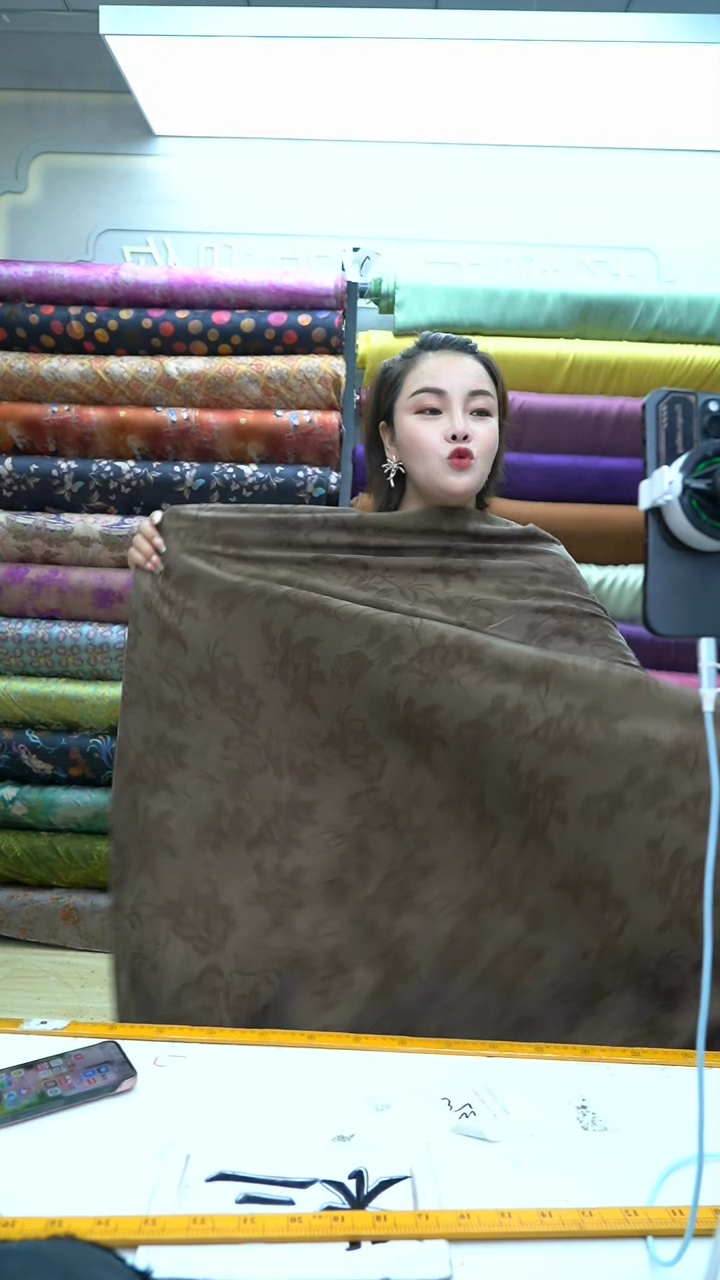 无纺布6号咖啡色重磅铜氨丝提花1.5米