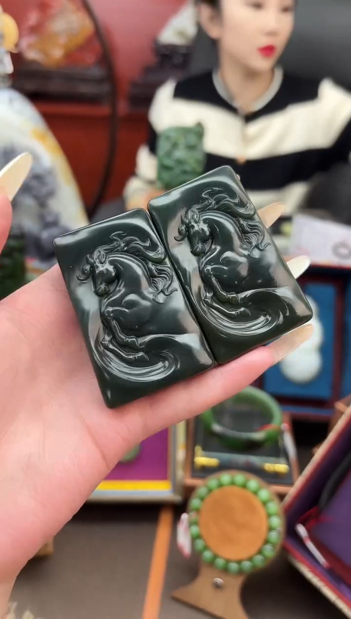 吊坠(不含链)未镶嵌和田玉董小姐推荐 多样性发货 拍一发一