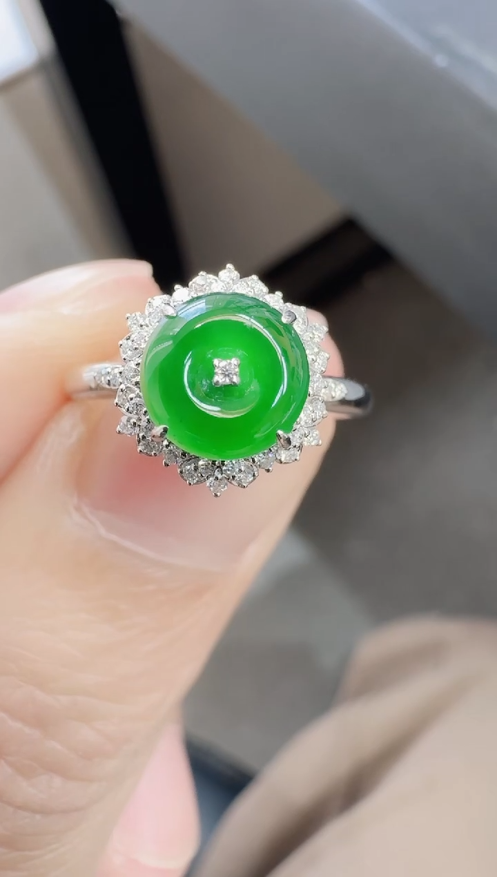 18K金镶嵌戒指翡翠花*寄售回流，24小时鉴赏期