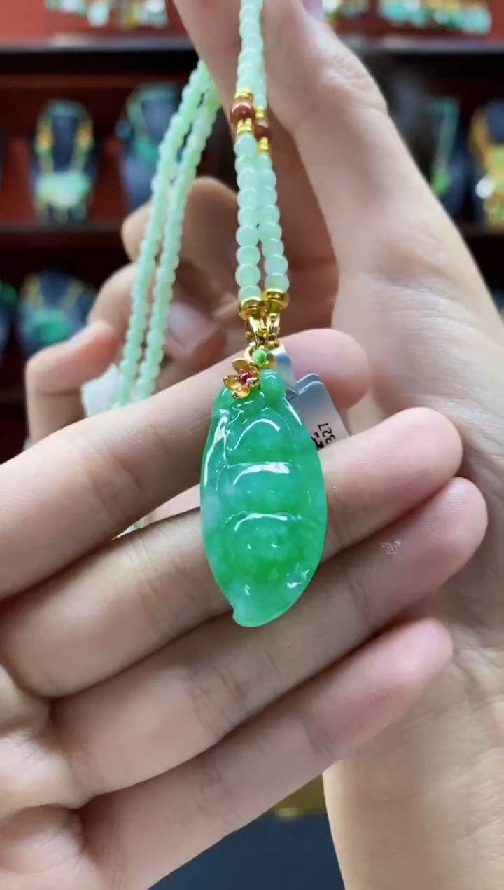 颈饰未镶嵌翡翠吊坠