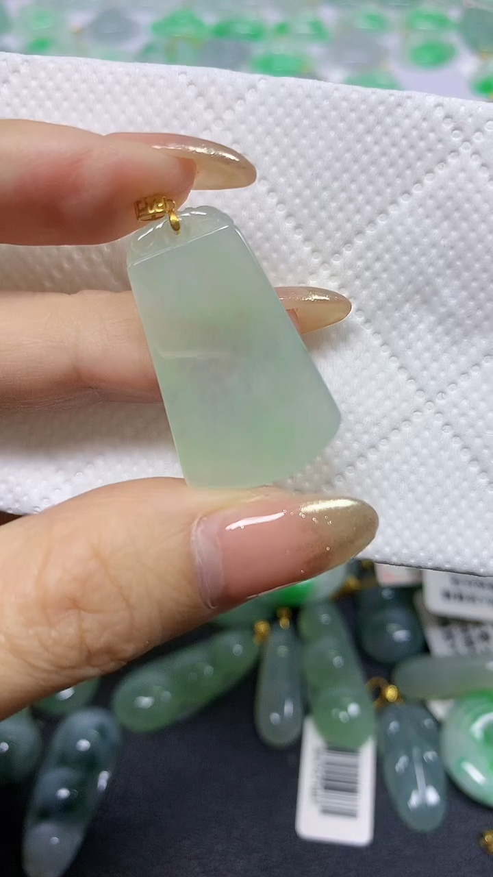 颈饰18K金镶嵌翡翠A货