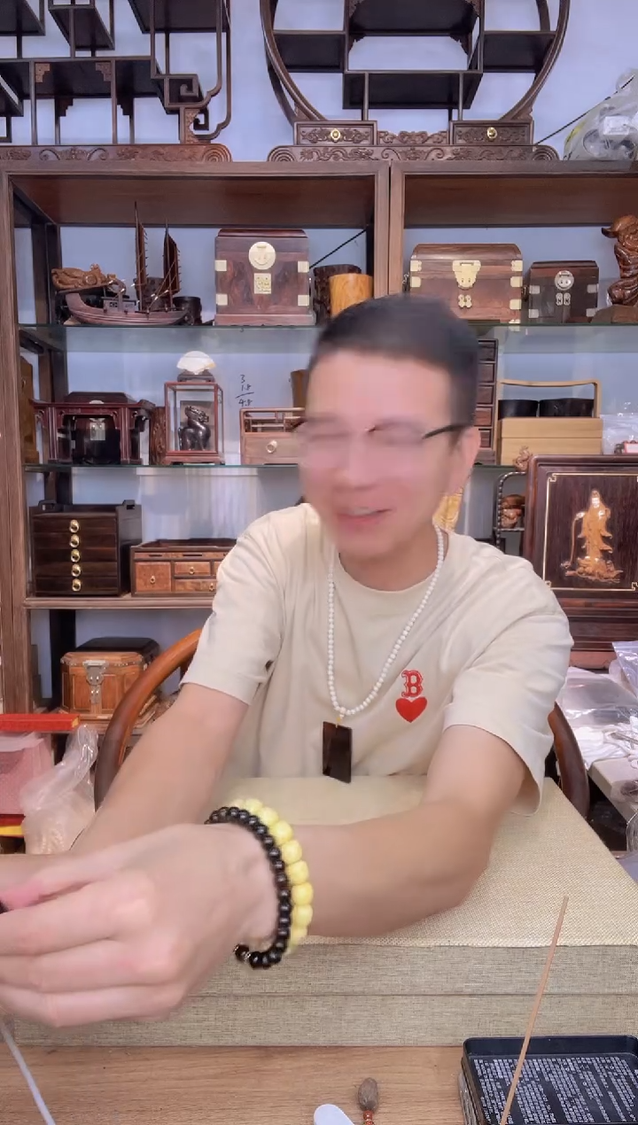 乌木类书架也****.586雕刻鼻烟壶